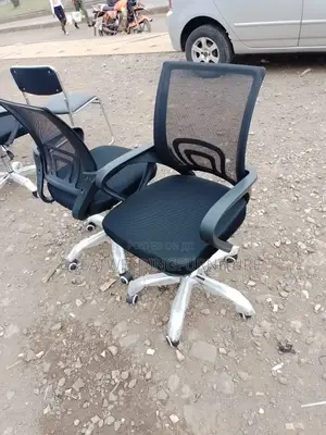 Black Adjustable Swivel Mesh Office Chair P
