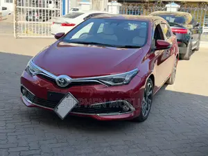 Toyota Auris 2019 Red
