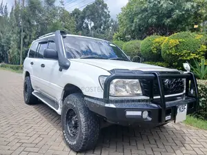 Toyota Land Cruiser 2001 White