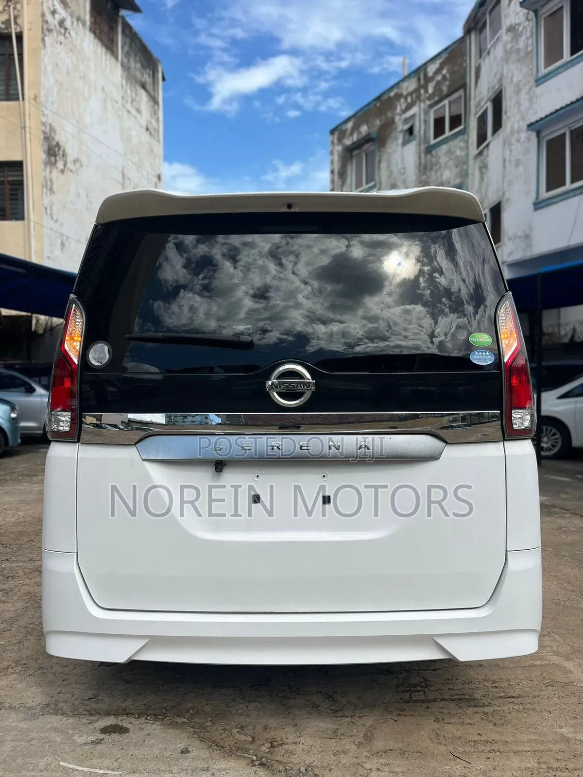 Nissan Serena 2018 Off white