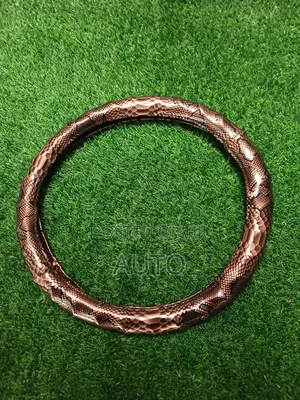 Premium Steering Wheel Cover – Stylish Snake Pattern Grip