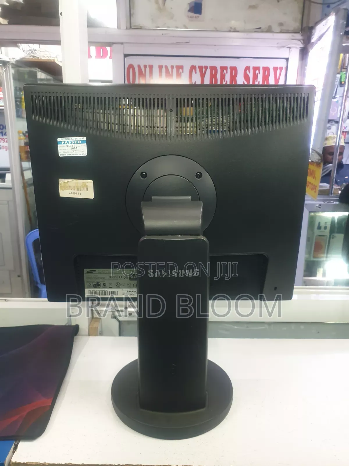 Samsung 19 Inches Squared