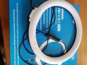 12" Ring Fill Light With Tripod