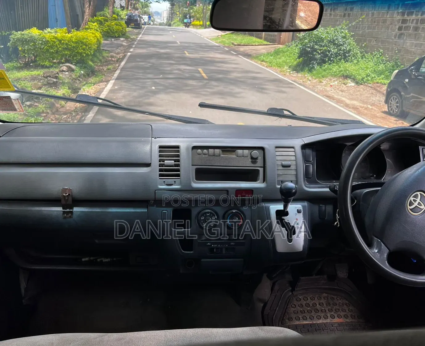 Toyota HiAce 2013 White