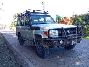 Toyota Land Cruiser 2018 White
