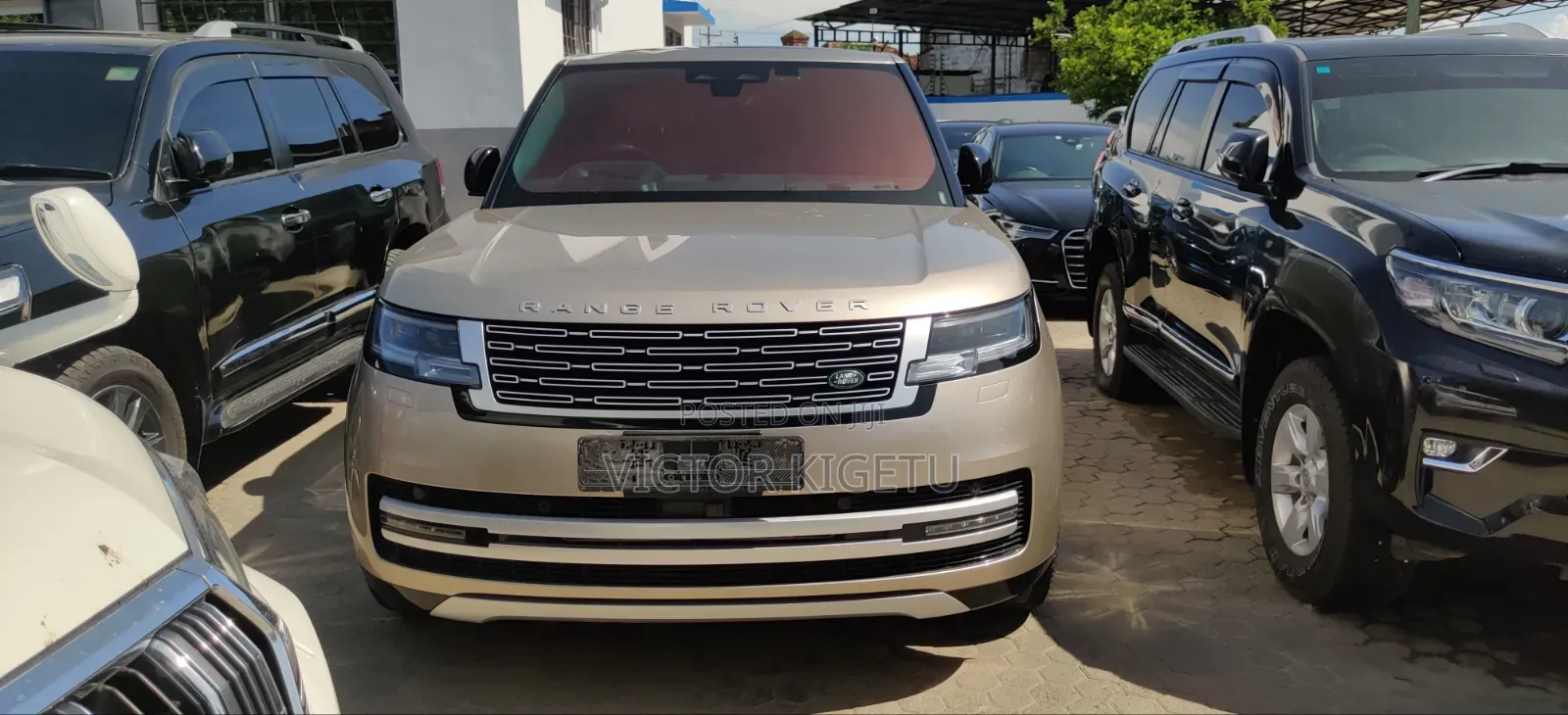 Land Rover Range Rover Vogue 2023 Gold