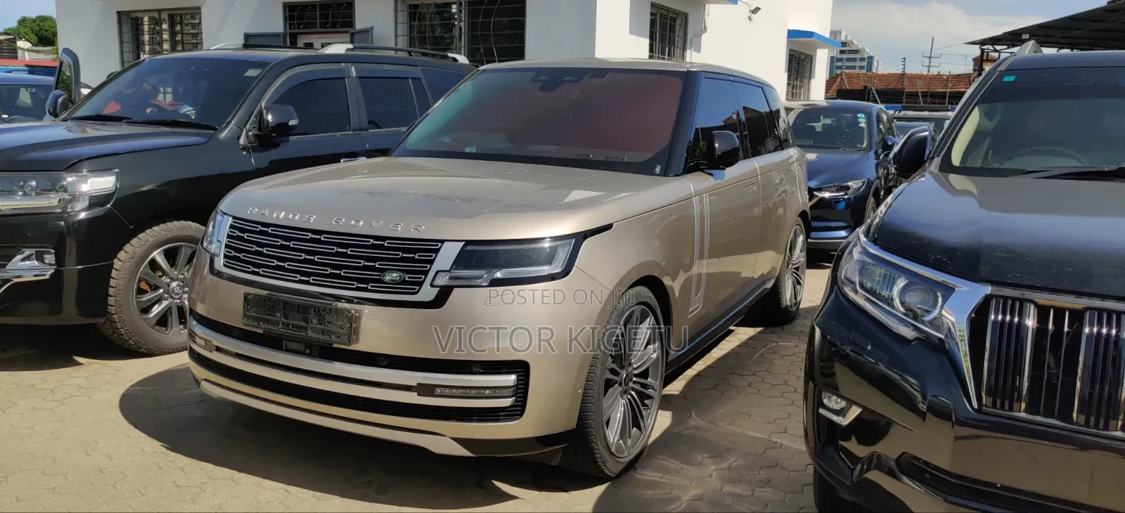 Land Rover Range Rover Vogue 2023 Gold