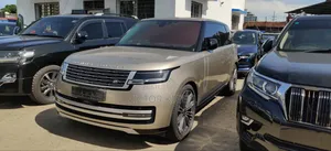 Land Rover Range Rover Vogue 2023 Gold