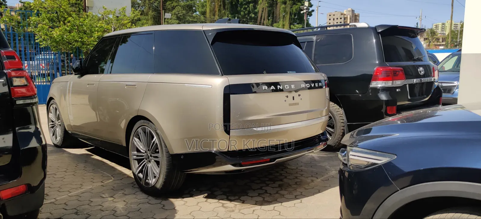 Land Rover Range Rover Vogue 2023 Gold