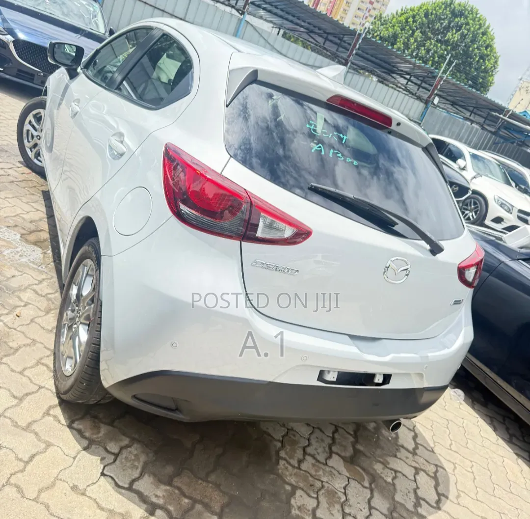 Mazda Demio 2019 Beige