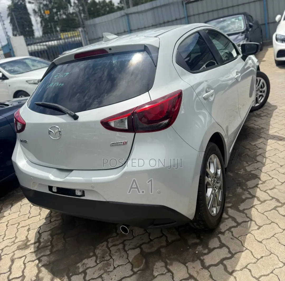 Mazda Demio 2019 Beige