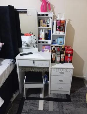 Decent Set Vanity Dressing Setup