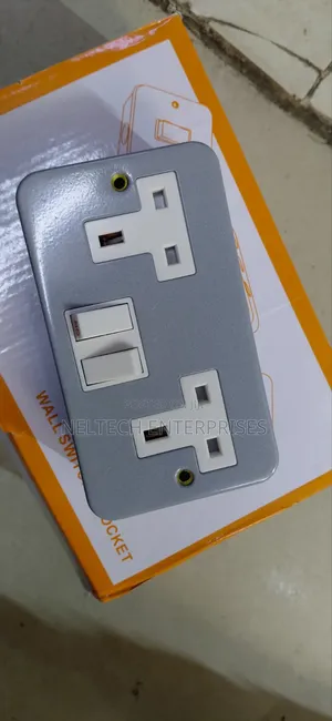 Metallic Twin Socket