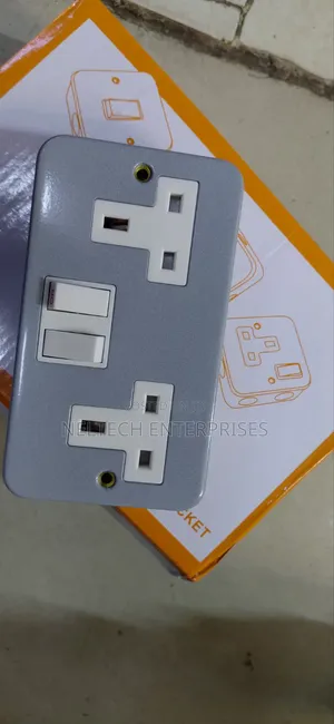 Metallic Twin Socket