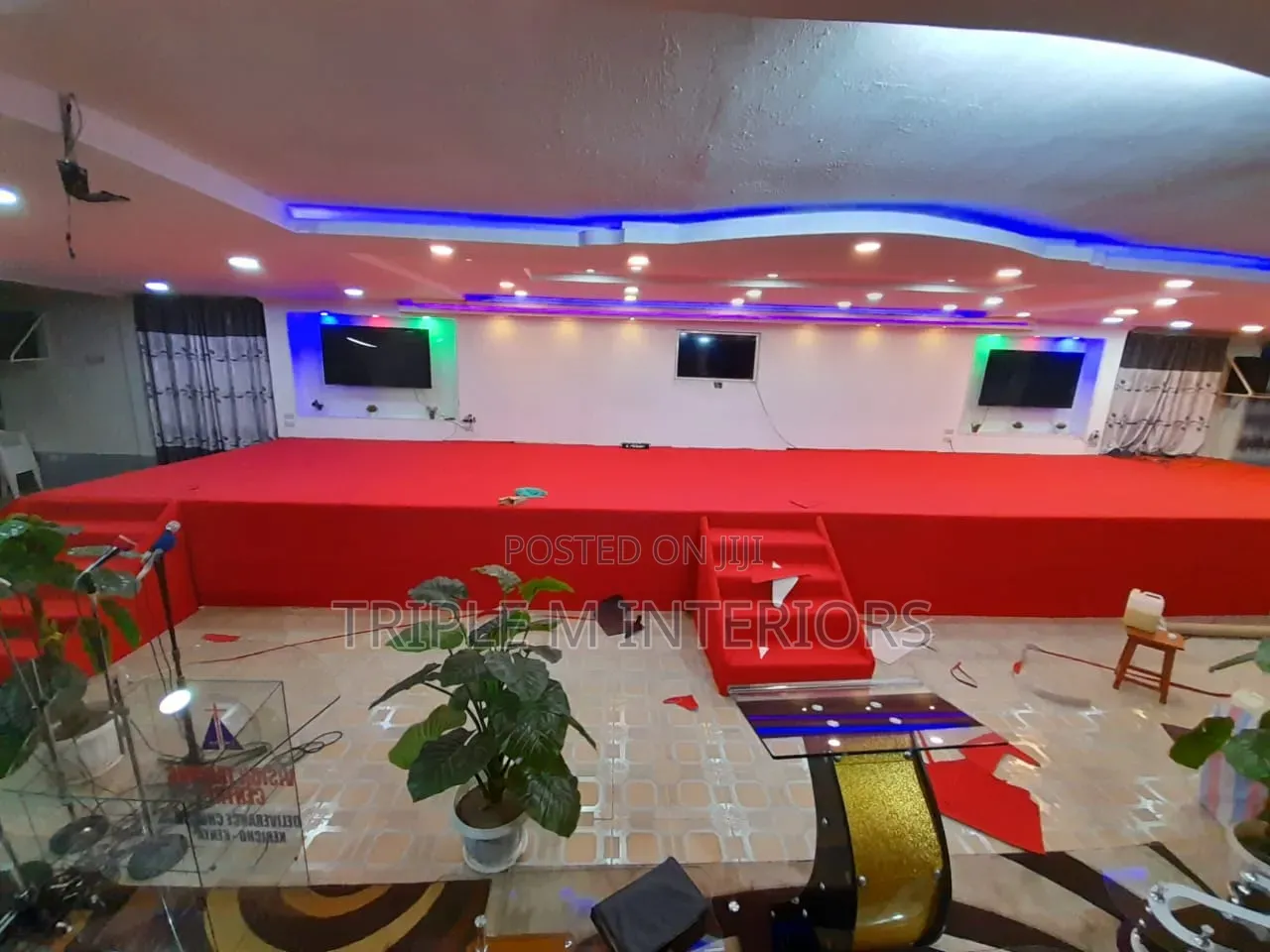 Create a Refined Altar Look With Red Delta Carpet Elegance