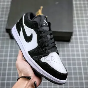 Jordan 1 Low Cut Black and White