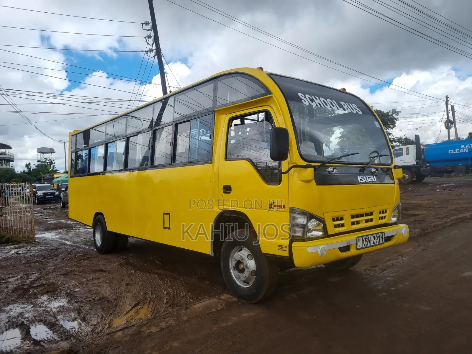 Isuzu NQR 2013 Yellow