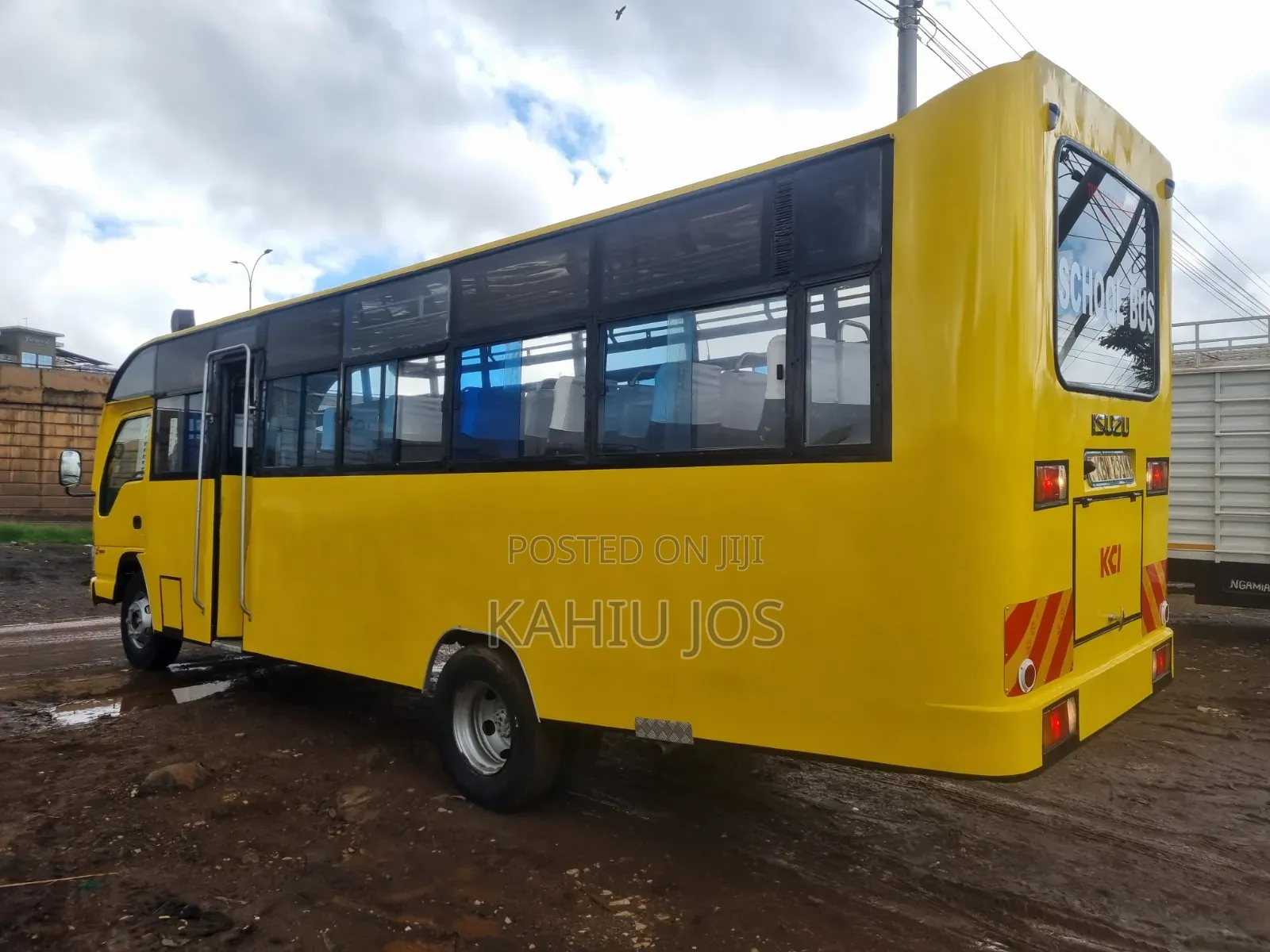 Isuzu NQR 2013 Yellow