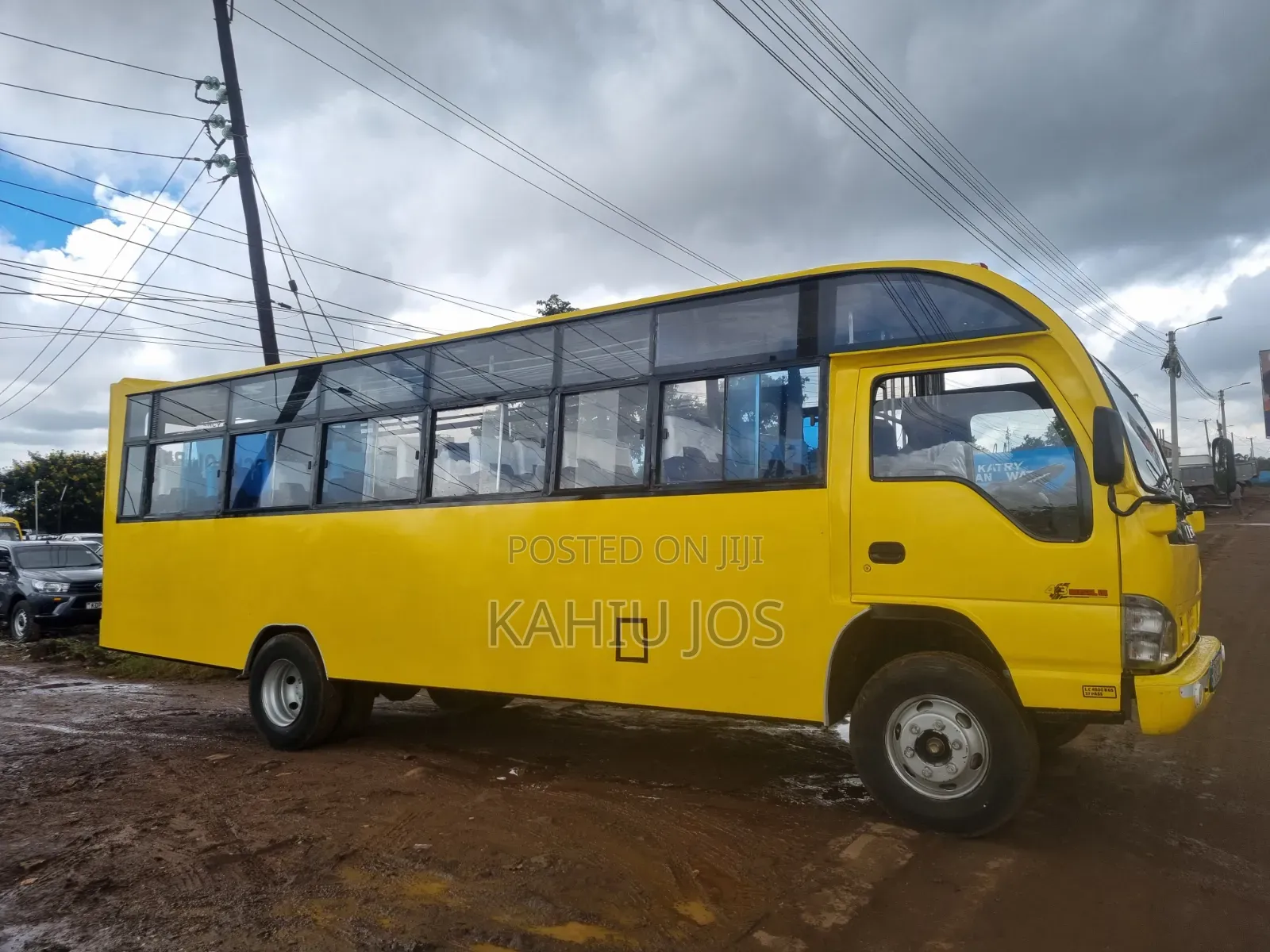 Isuzu NQR 2013 Yellow