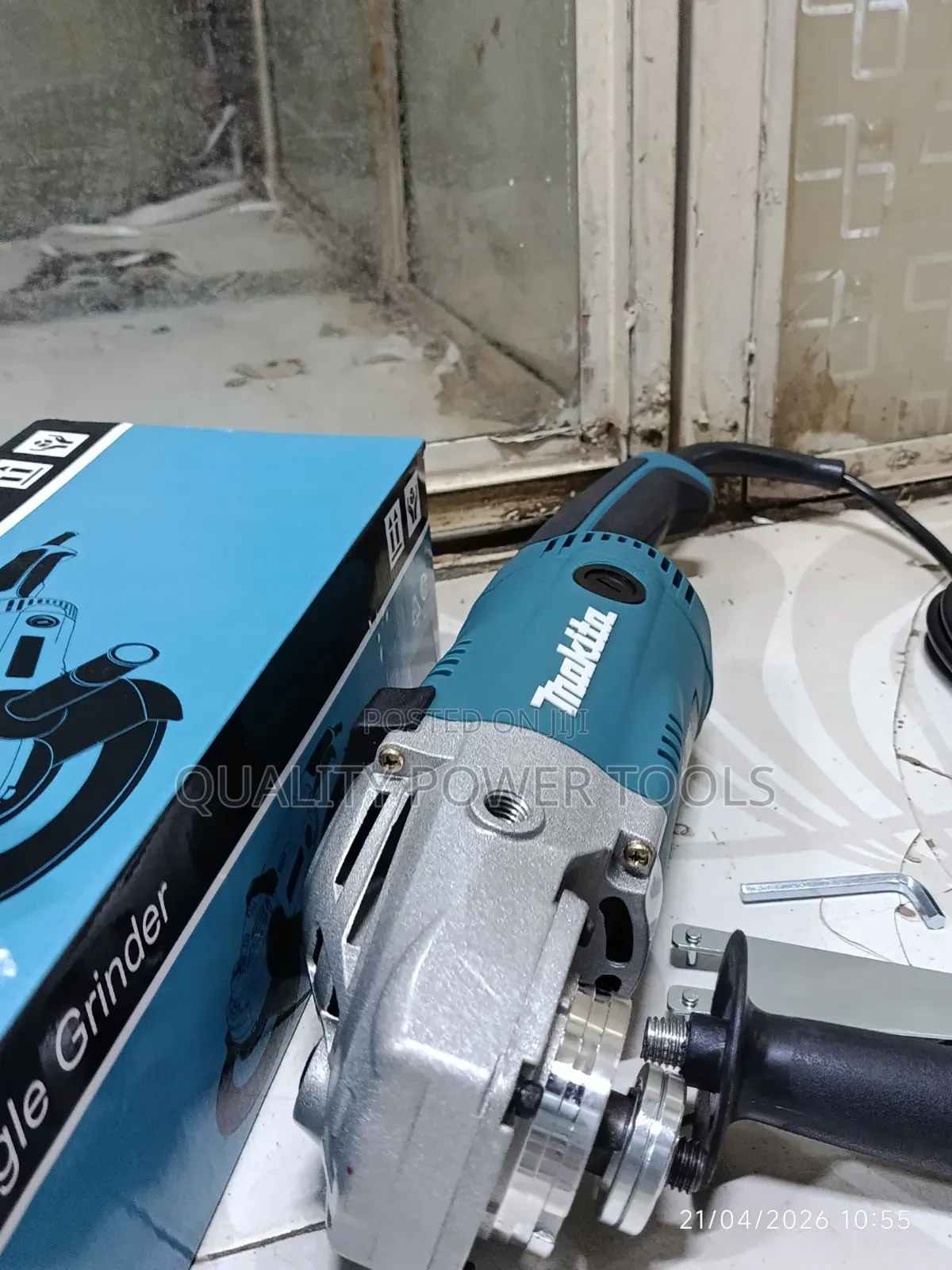 9 Inch Makita Grinder