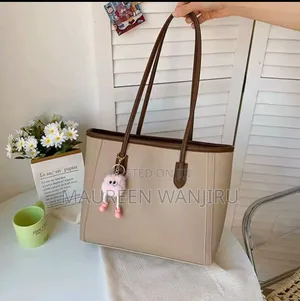 Dolly Tote Bags