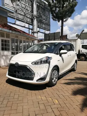 Toyota Sienta 1.5 Hybrid FWD 2019 Off white