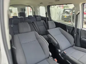 Toyota Voxy 2019 Pearl
