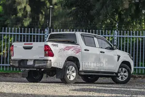 Toyota Hilux 2020 White