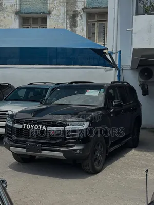Toyota Land Cruiser LC300 2024 Matt Black