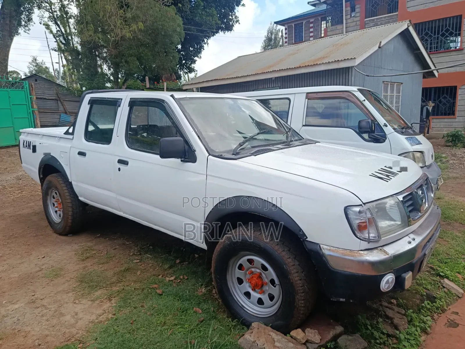 Nissan Hardbody 2001 White