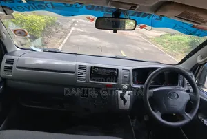 Toyota HiAce 2013 Silver