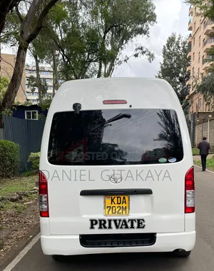 Toyota HiAce 2014 White