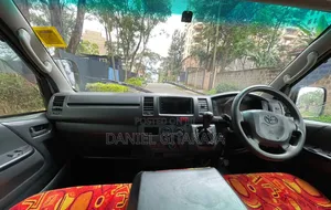 Toyota HiAce 2014 White