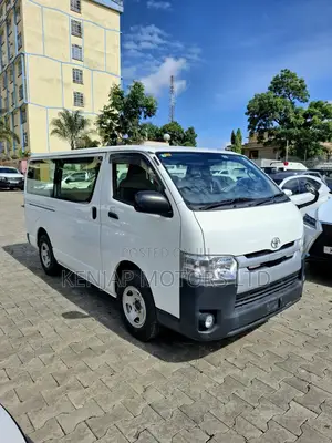 Toyota HiAce 2019 White