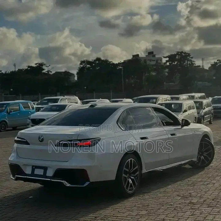 BMW 740 2024 Off white