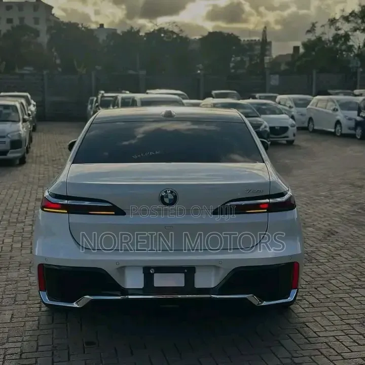 BMW 740 2024 Off white