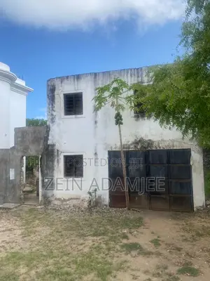 6bdrm Villa in Town Centre for sale