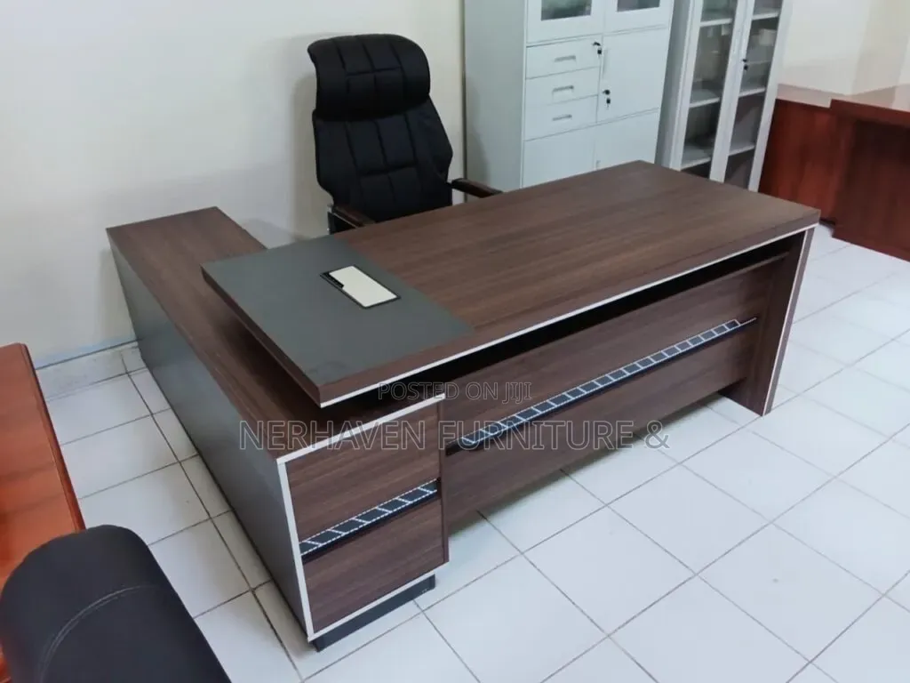 Executive Office Desk – Modern Office Workstation