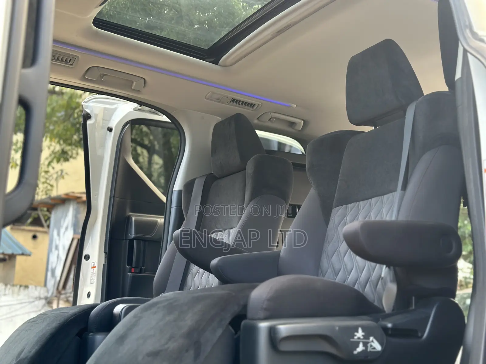 Toyota Vellfire 2018 White