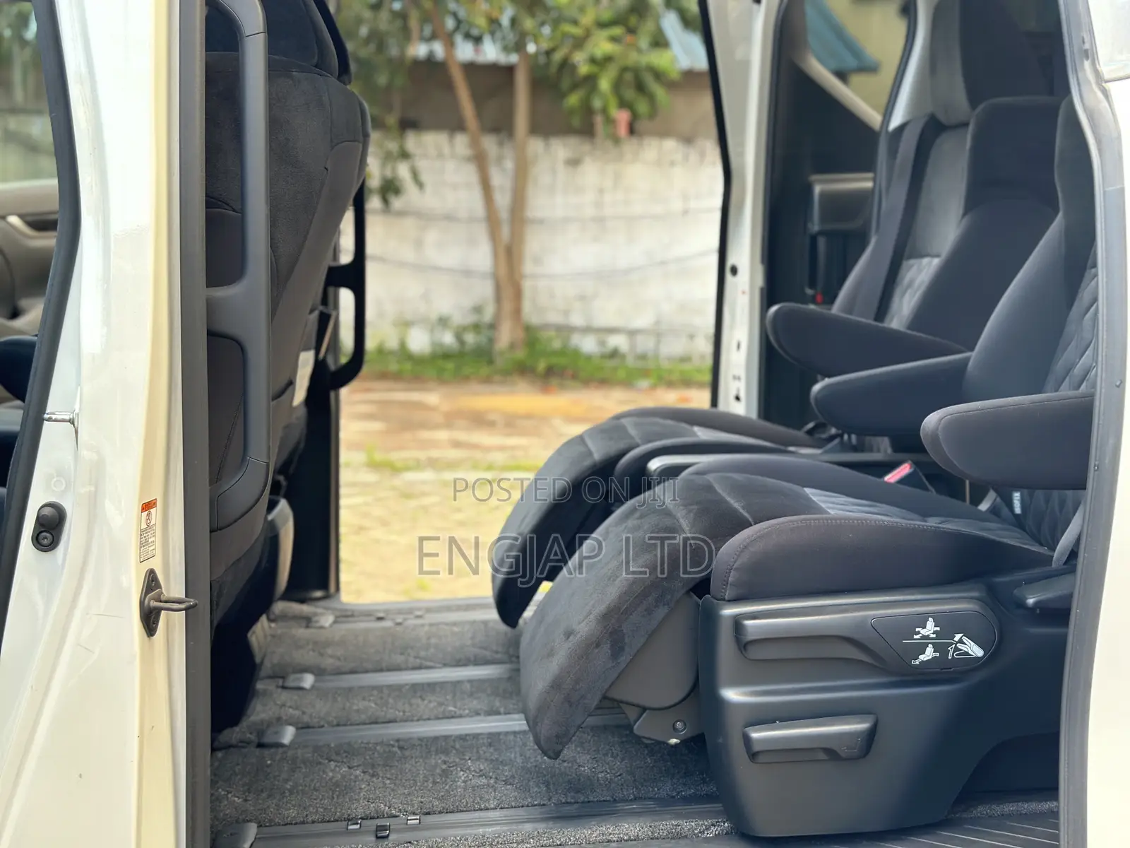 Toyota Vellfire 2018 White