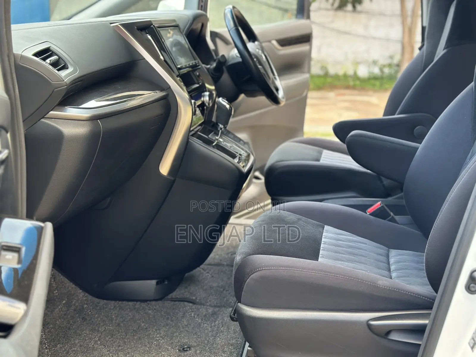 Toyota Vellfire 2018 White