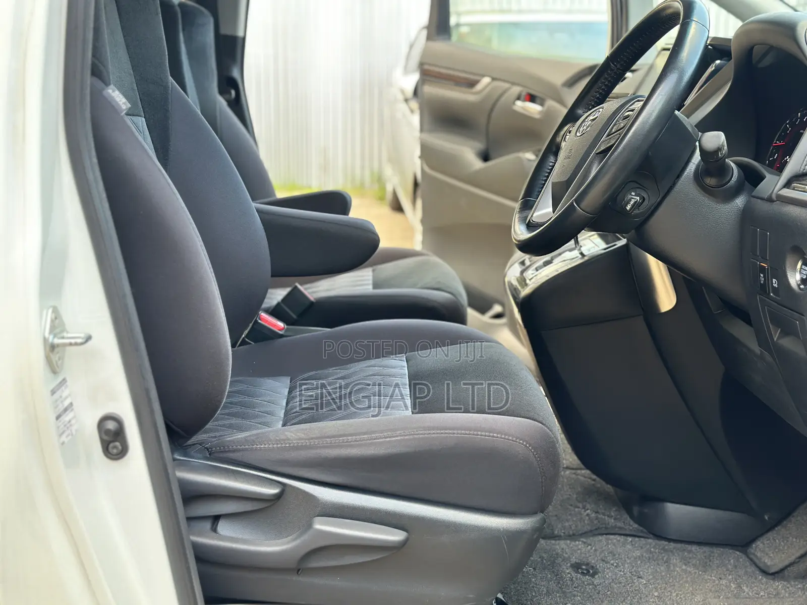 Toyota Vellfire 2018 White