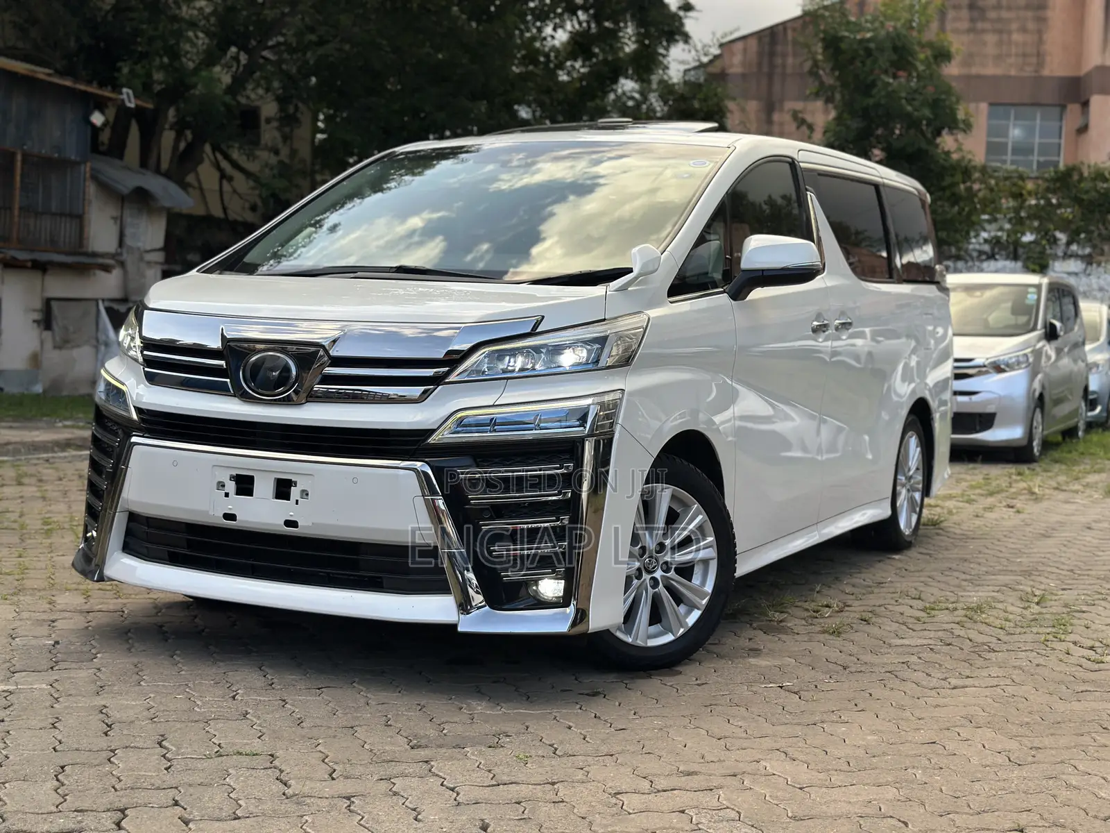 Toyota Vellfire 2018 White
