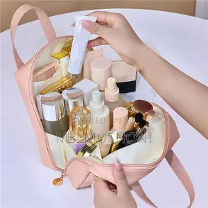 *Large-Capacity Makeup/ Toiletries Bag Pu Leather