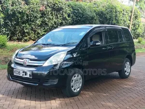 Toyota ISIS 2013 Black