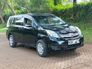 Toyota ISIS 2013 Black