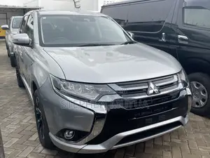 Mitsubishi Outlander 2.0 PHEV AWD 2018 Silver