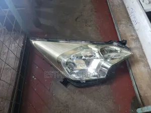 Toyota Ractis 2012 Headlight