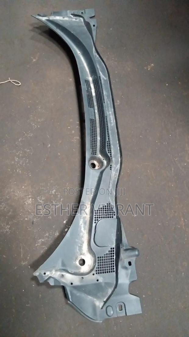 Honda Vezel Wiper Panel