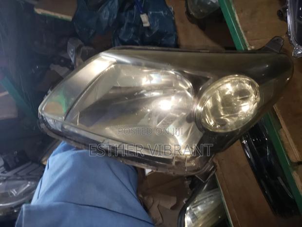 Ist 2005 Headlight Non Zenon